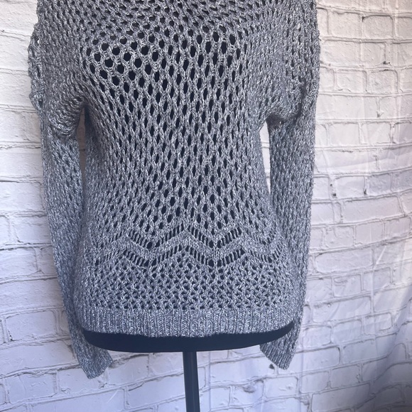 Abercrombie long sleeve crochet sweater with hood kids medium 12 - Picture 3 of 7